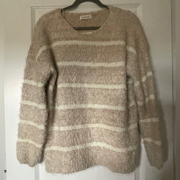 👽 Fuzzy sweater - Picture 1 of 7